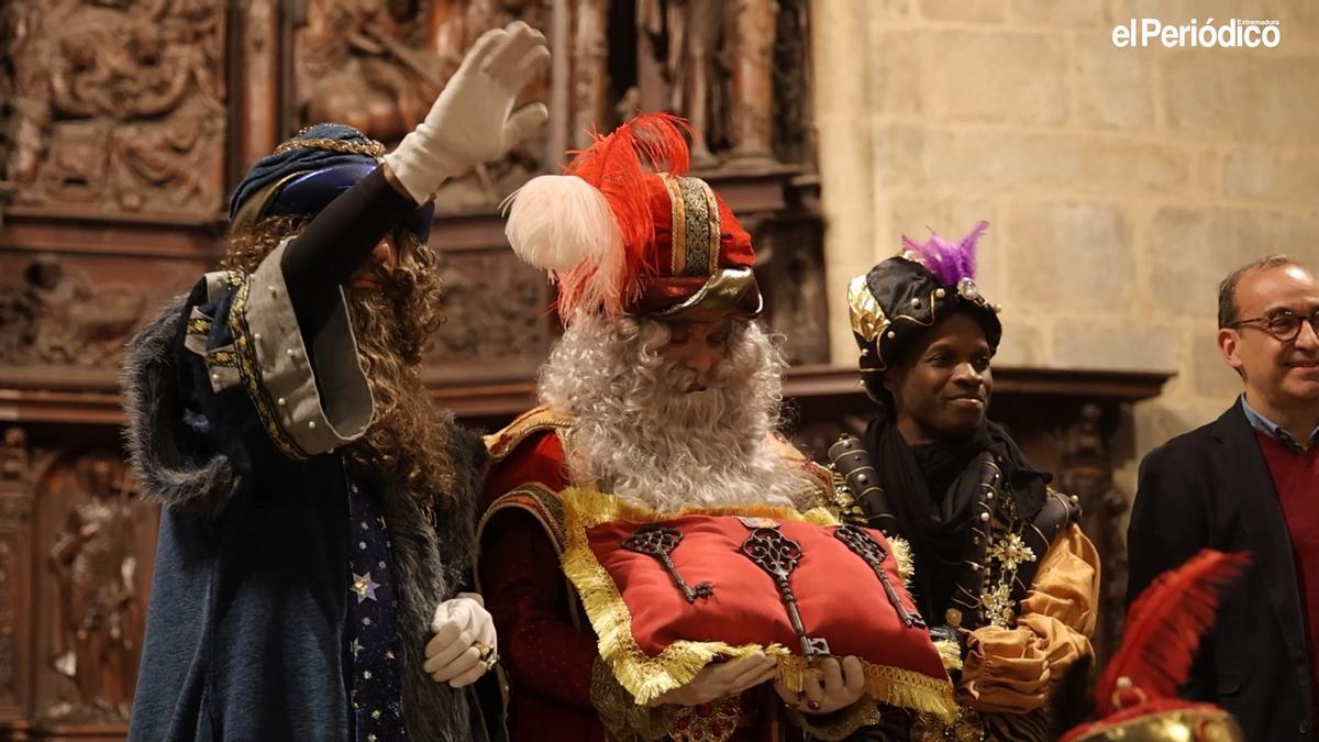 Vídeo | Los Reyes Magos y su comitiva real llegan a la concatedral de Santa María de Cáceres