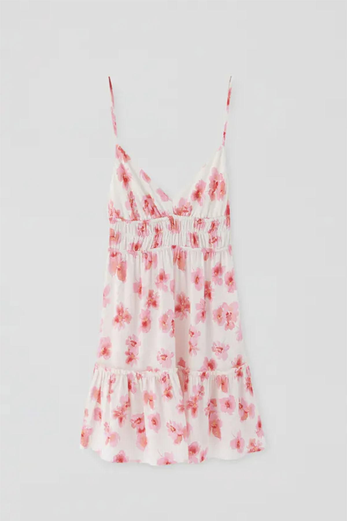 Vestido de tirantes de flores de Pull & Bear