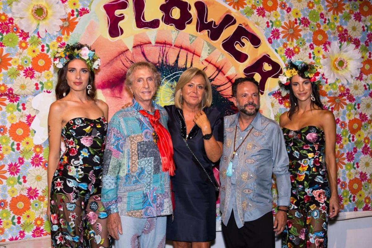 Los famosos se divierten en la fiesta Flower Power