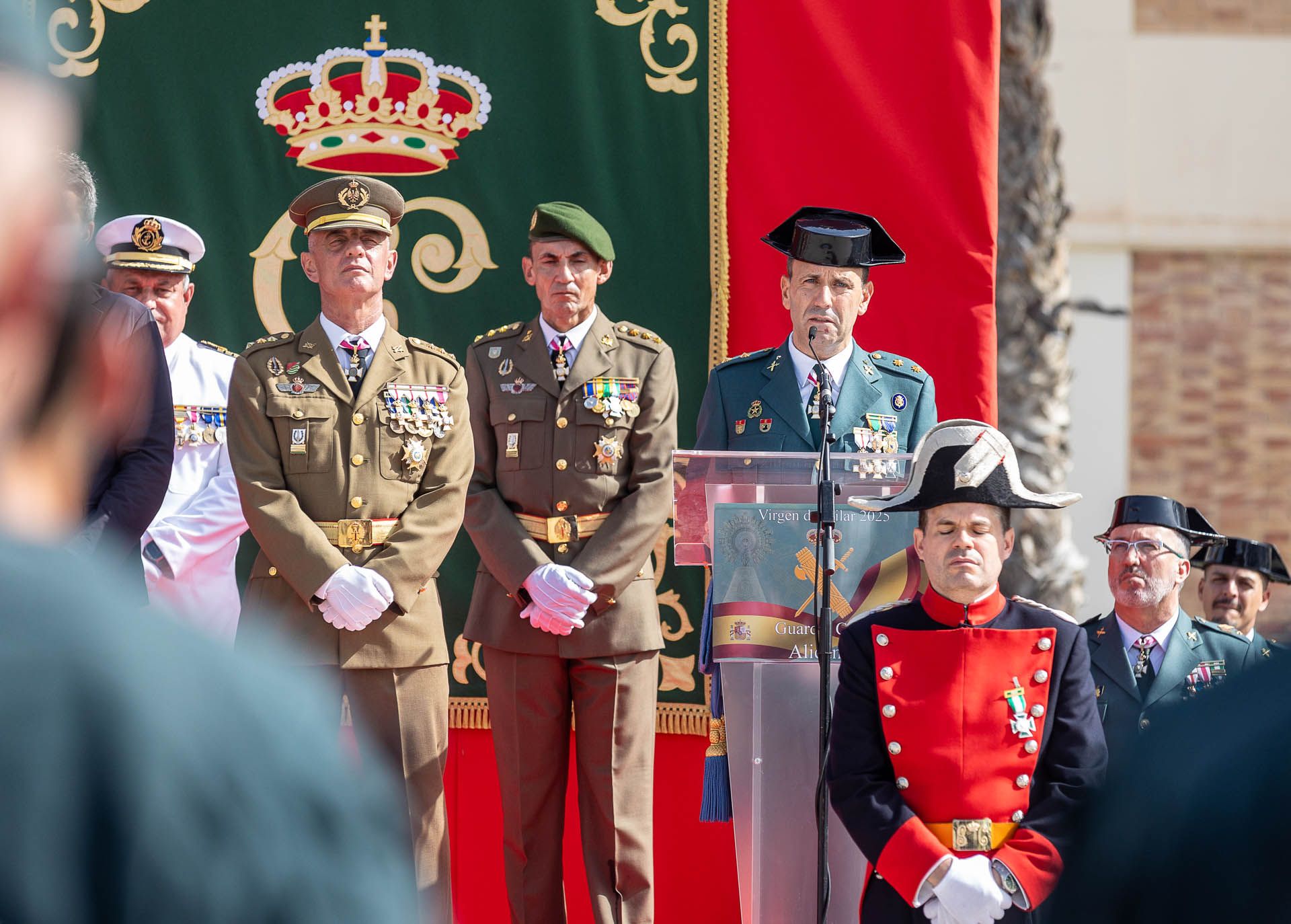 La Guardia Civil de Alicante celebra el día de la Virgen del Pilar en el Puerto