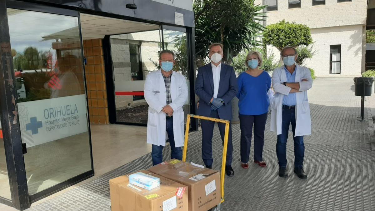 El empresario Enrique Riquelme dona 4.000 test rápidos al Hospital Vega Baja y a residencias de mayores