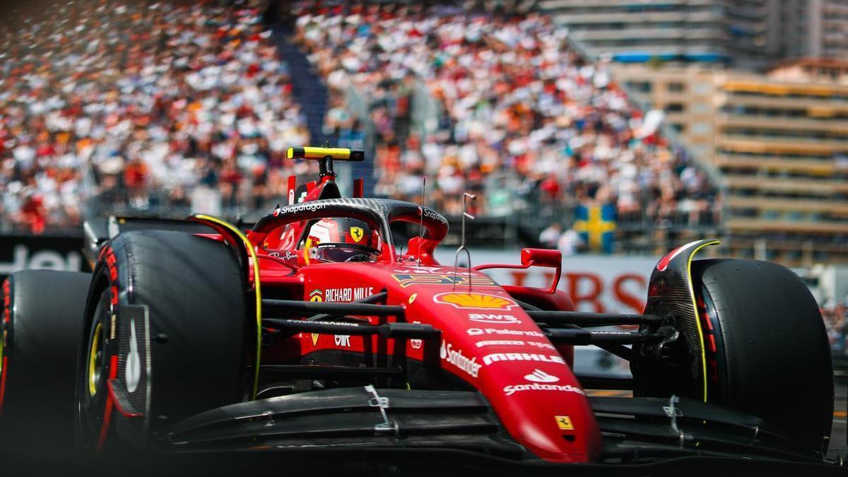 Carlos Sainz parte segundo y peleará por la victoria en Mónaco.