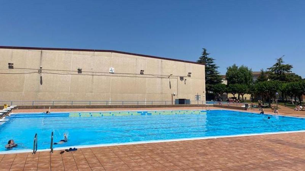 Piscina gran d'estiu de Sant Vicenç, a tocar del pavelló