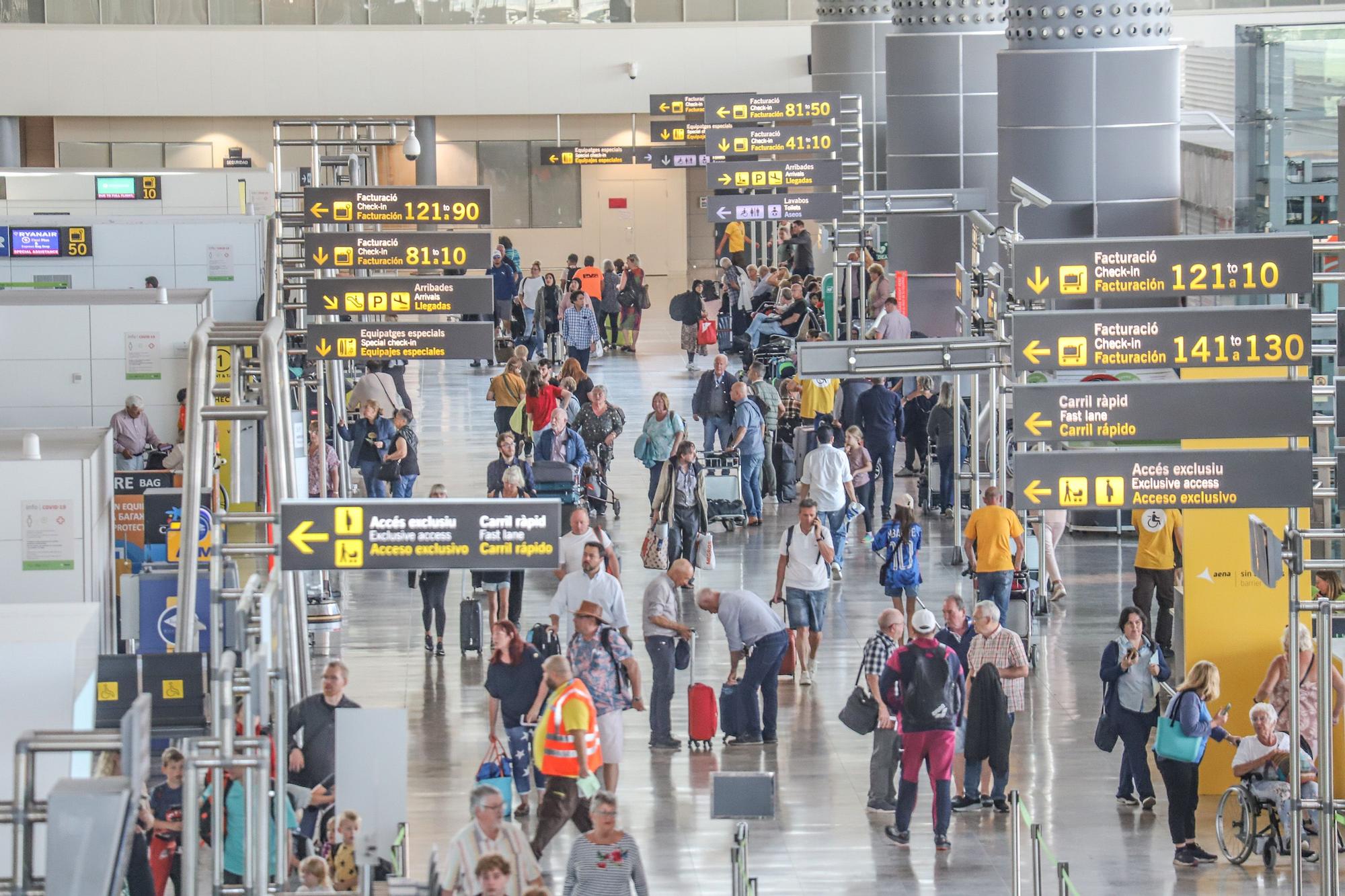 Flujo de pasajeros en la terminal del El Altet