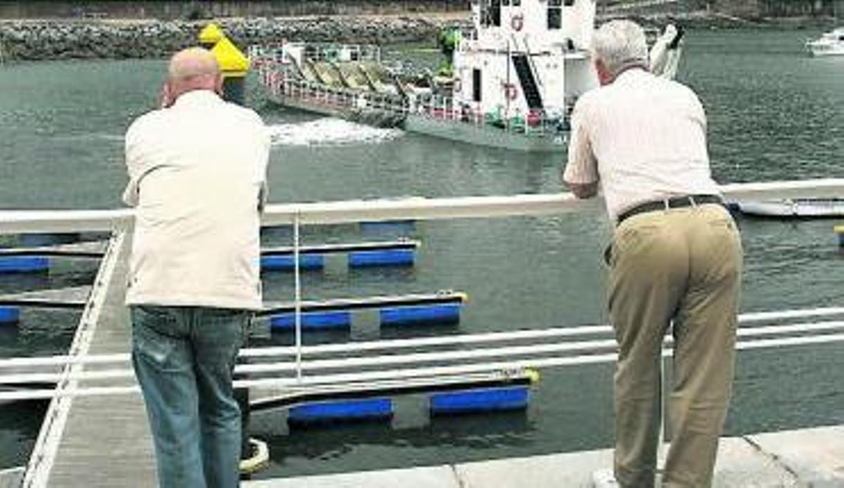 El dragado del puerto de Candás se hará este año en primavera, según el gobierno