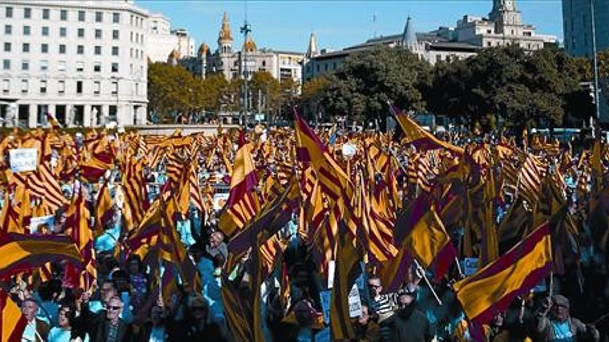 Día de la Hispanidad 8 Imagen de la concentración celebrada el pasado 12-O en la plaza de Catalunya en favor de la unidad de España.