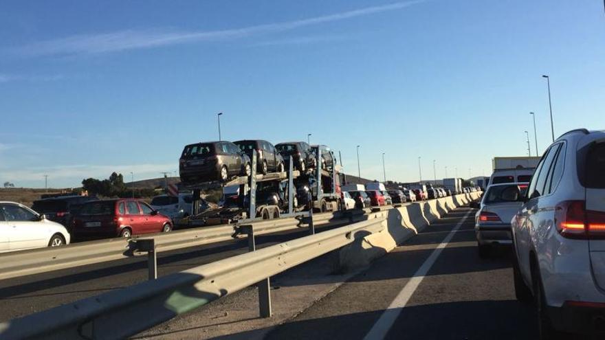 Retención en el acceso a la autovía