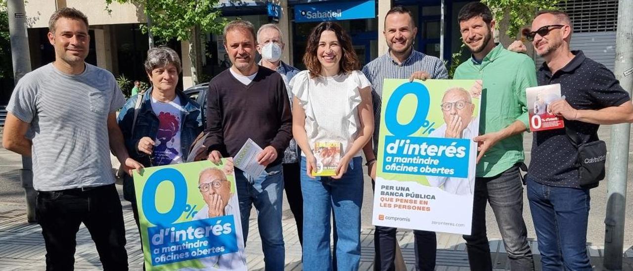 Miembros de Compromís este miércoles en Alicante en la presentación de la campaña &quot;0% d&#039;interés&quot;