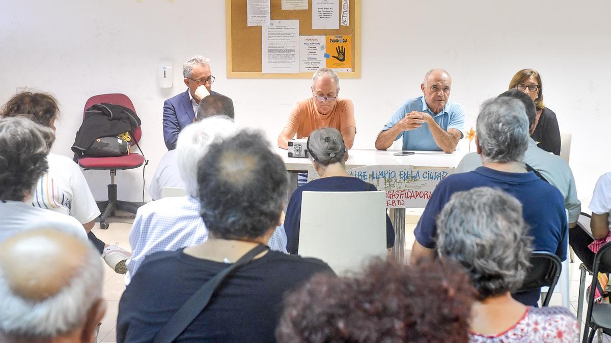 Primera asamblea ciudadana convocada por la plataforma contra la planta de gas licuado en el Puerto
