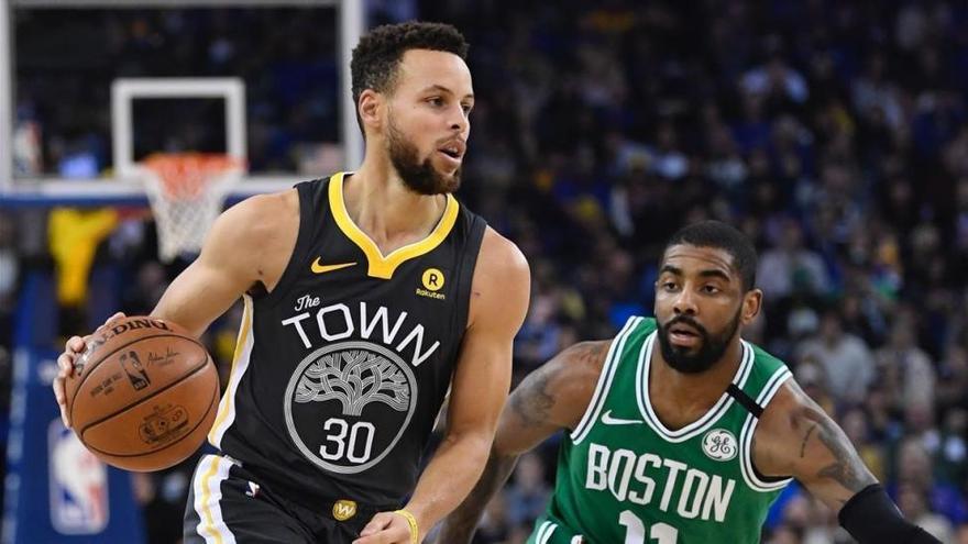 Curry se exhibe con 49 puntos en el duelo de líderes de conferencia contra Boston