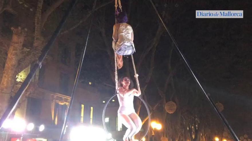 Akrobatik und Musik zur Weihnachtsbeleuchtung in Palma