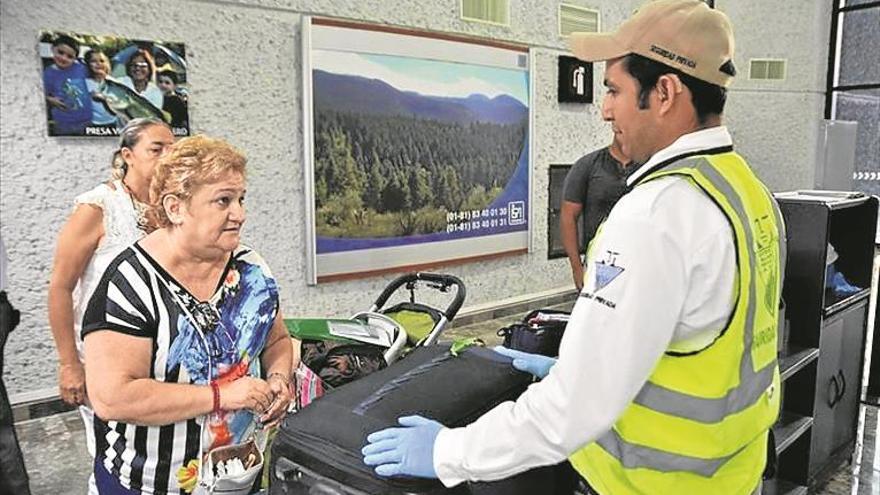 La madre de Pilar Garrido llega a España con su nieto