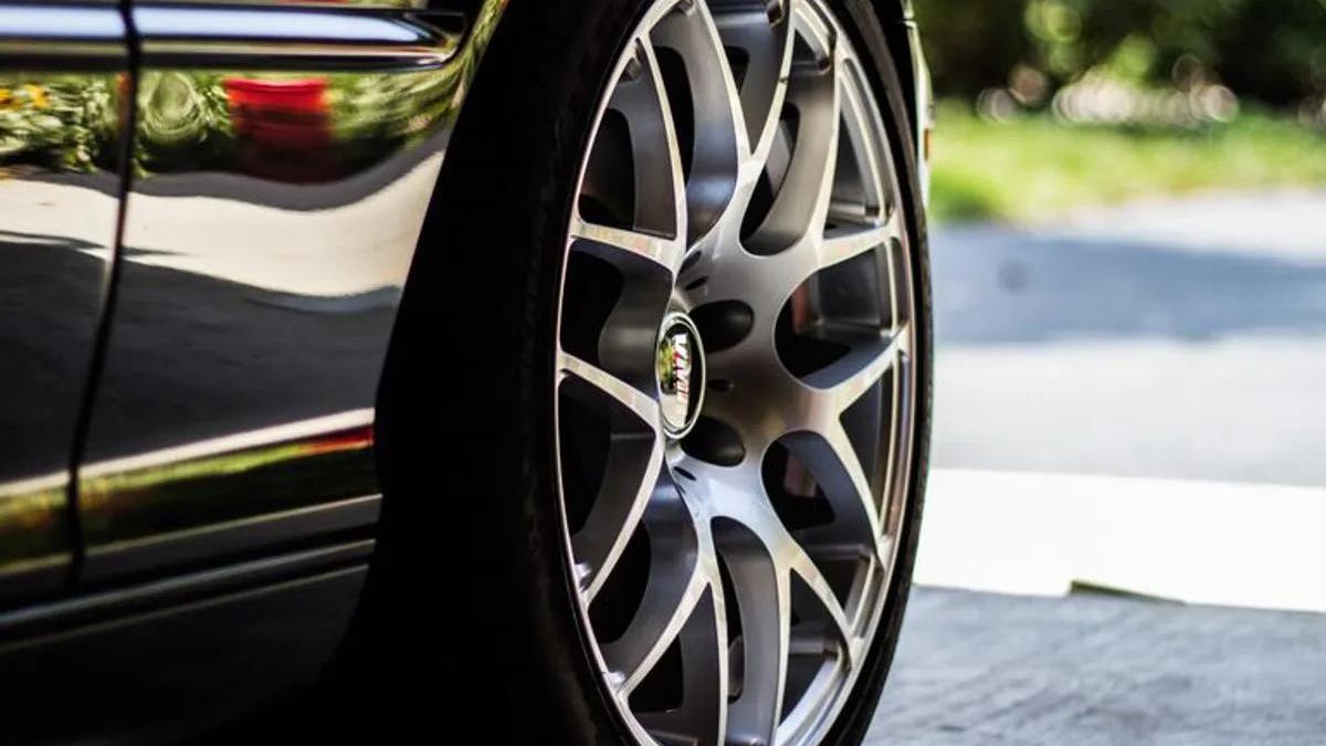 Ojo con la nueva táctica de la botella de plástico para robar los coches fácilmente.