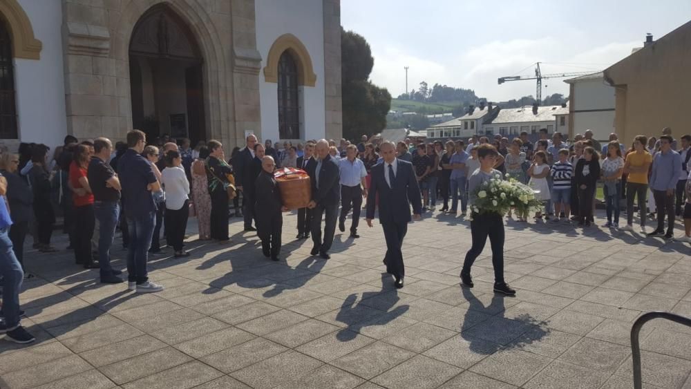 Funeral en Navia por el joven fallecido