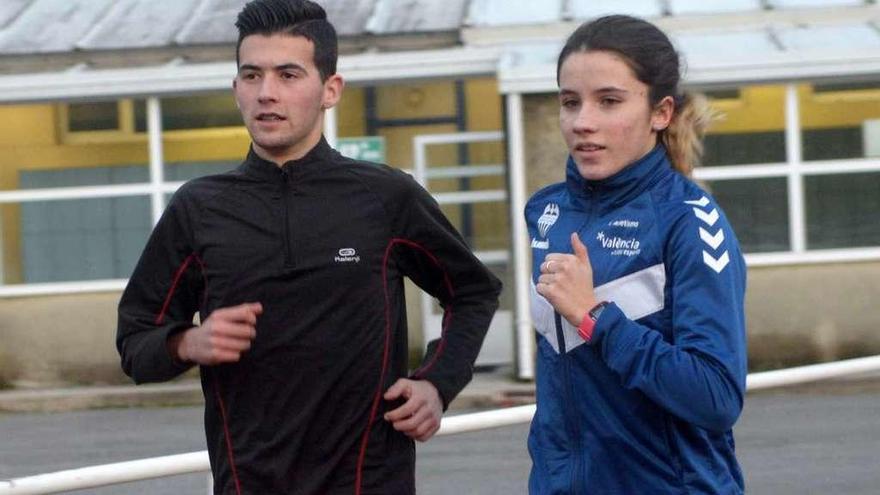 Roi Estévez, corriendo junto a Raquel, también hizo un cuarto puesto en sub-20. // Noé Parga