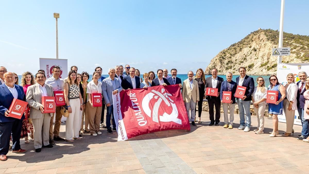 Turisme Comunitat Valenciana ha entregado la Bandera Qualitur a 206 playas y calas de 40 municipios de la Comunitat Valenciana.