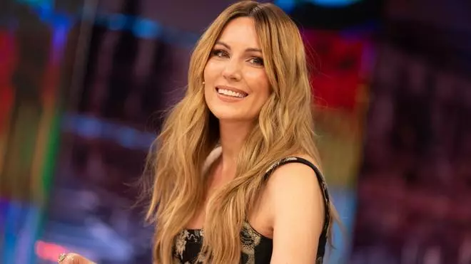 De entre todos los perfumes de mujer para regalar en Navidad, me quedo con el que lleva Edurne que huele a rosas