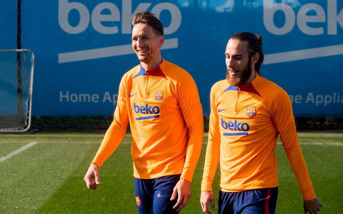 Luuk de Jong y Mingueza, en el entrenamiento posterior al 2-2 del derbi de Cornellà-El Prat.