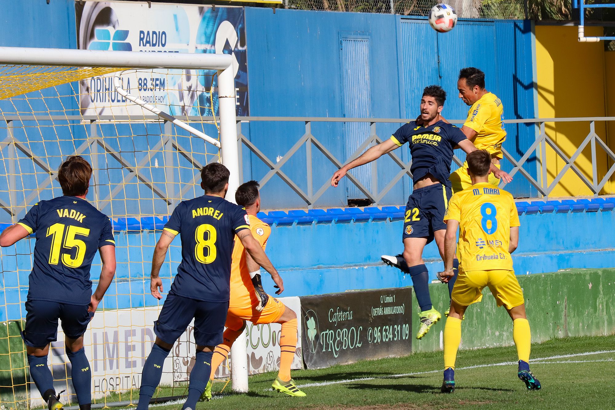 El Orihuela cae por 2-4 en un partido vibrante ante el Villarreal B