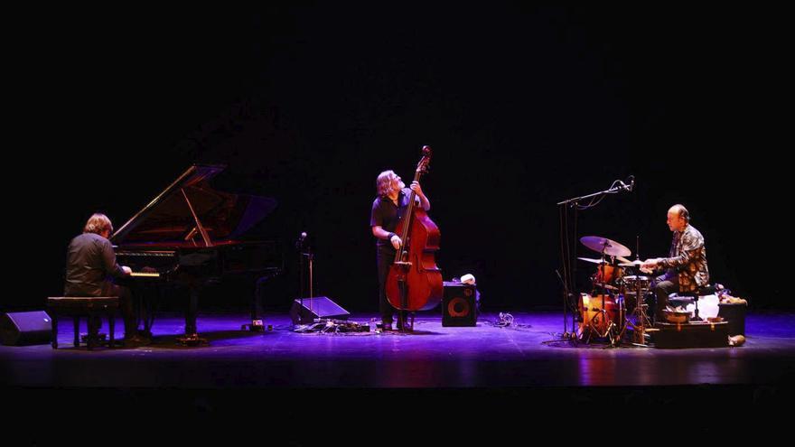 El jazz intenso y atmosférico de "Sumrrá" engancha al Campoamor