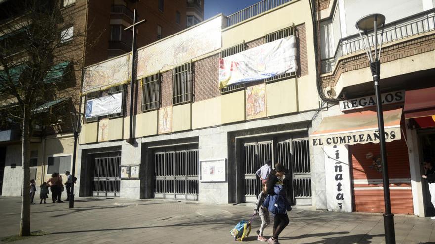 Puerta del colegio Capuchinos.