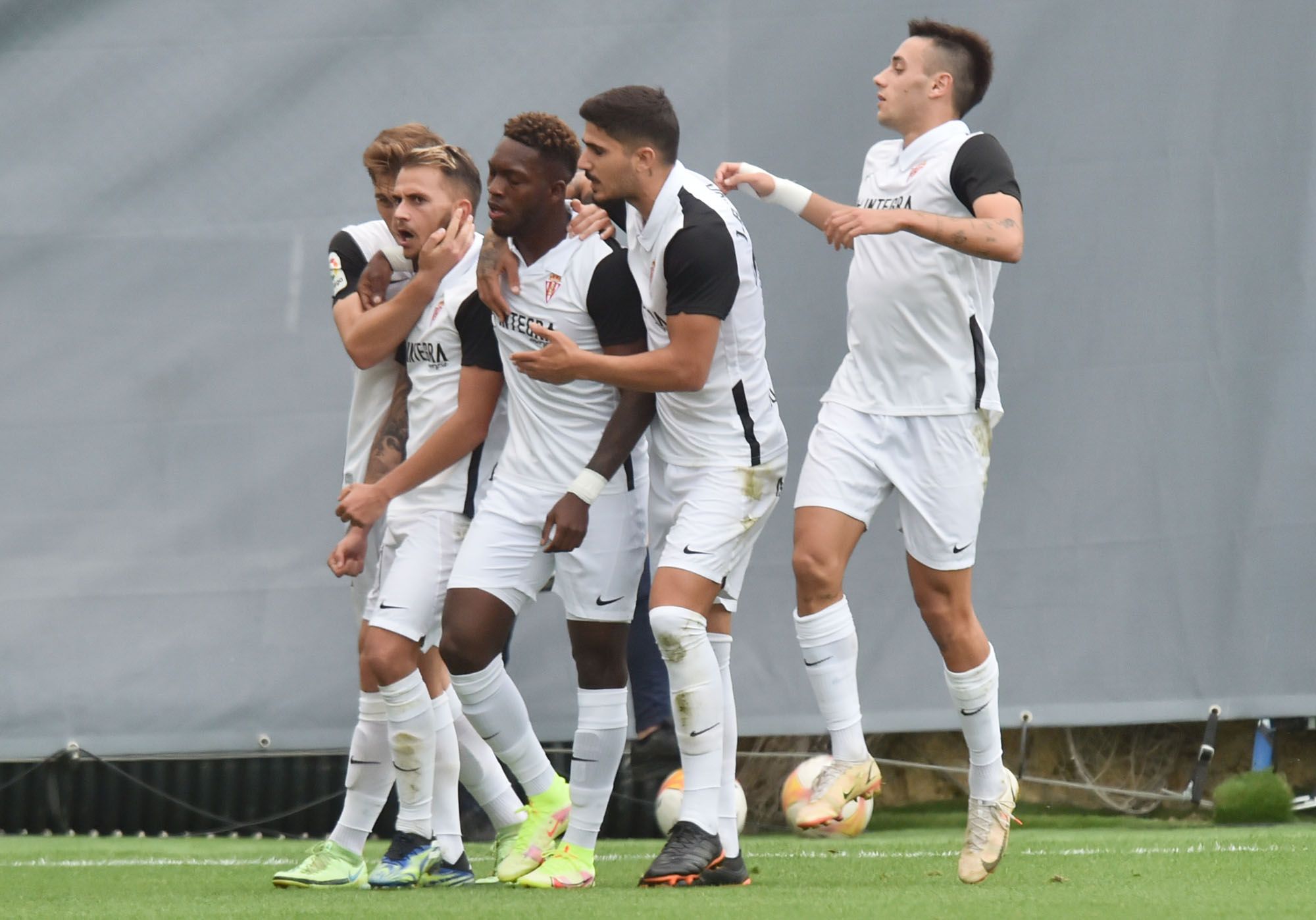 El partido del Sporting en Lezama, en imágenes