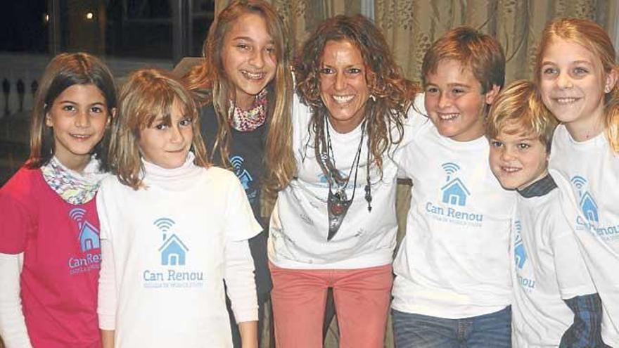Lamari, con los alumnos de Can Renou.