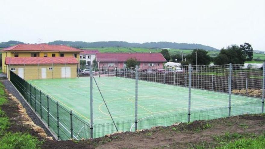 Adjudicadas las obras para cubrir la pista deportiva de las parroquias de Guimarán y El Valle