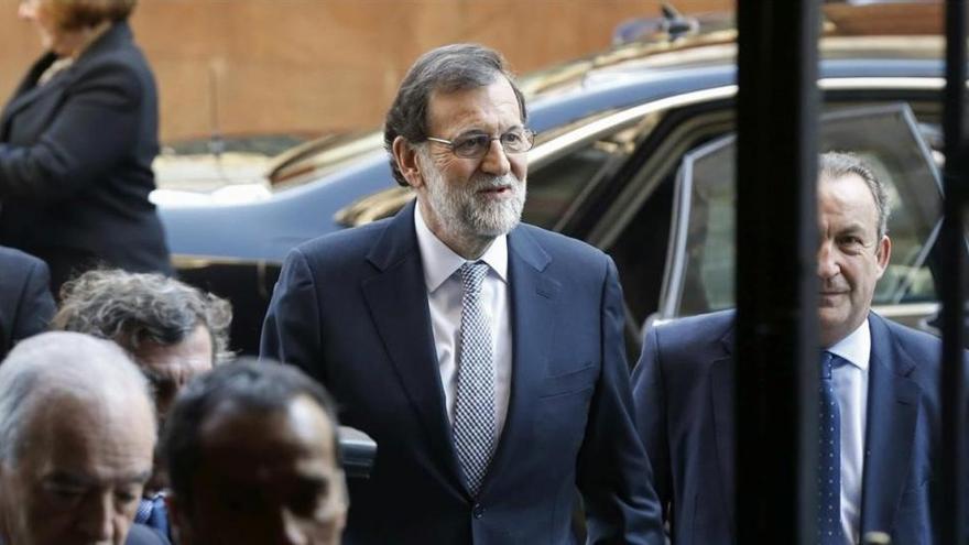 Rajoy lamenta que Puigdemont esté &quot;maniatado&quot; por el &quot;extremismo&quot; de la CUP