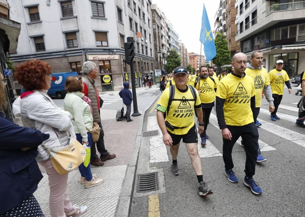 LLegada de los trabajadores de Alcoa a Oviedo.