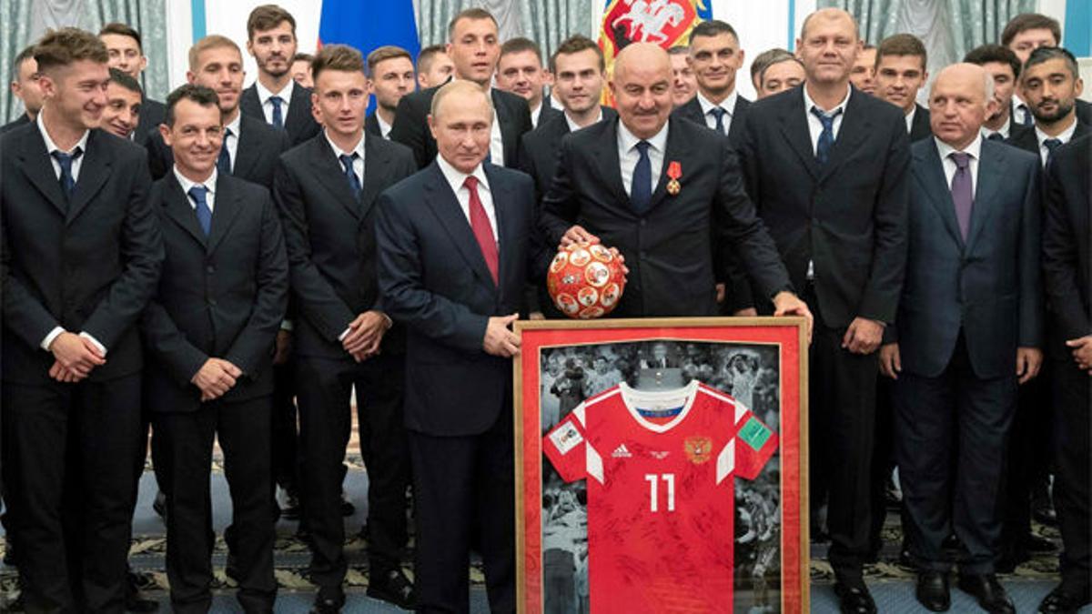 Putin condecora a la selección rusa