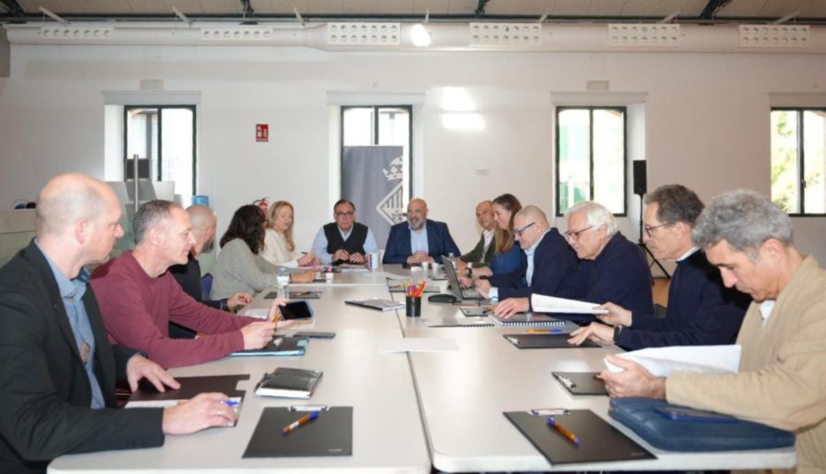 El alcalde de Palma, Jaime Martínez Llabrés, presidió ayer la reunión. | AYUNTAMIENTO DE PALMA