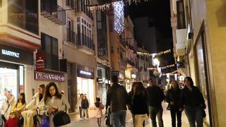 ¿Dónde puedo conseguir los bonos comerciales y hasta cuándo debo utilizarlos para ahorrar en las compras navideñas en Castelló?