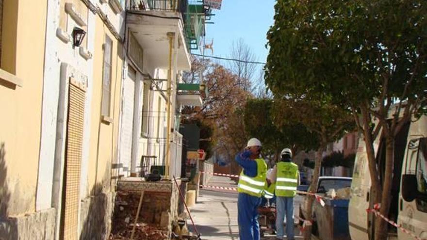 Trabajos de la primera fase en los balcones afectados.