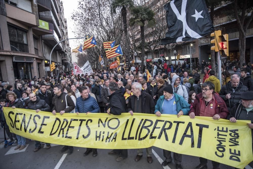 Milers de persones es manifesten a Manresa per la