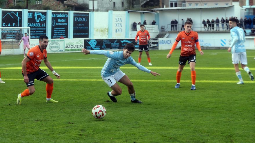 El Villalonga toma aire gracias a un tanto de Rachu