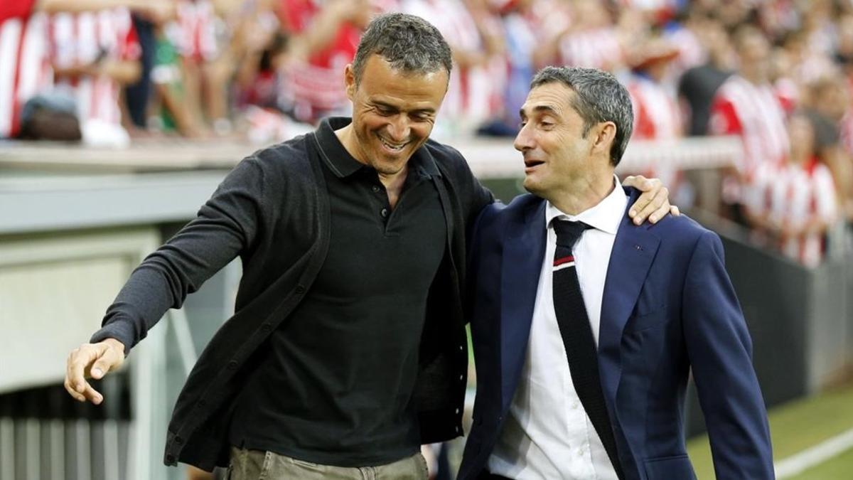 Luis Enrique y Valverde se saludan en San Mamés.