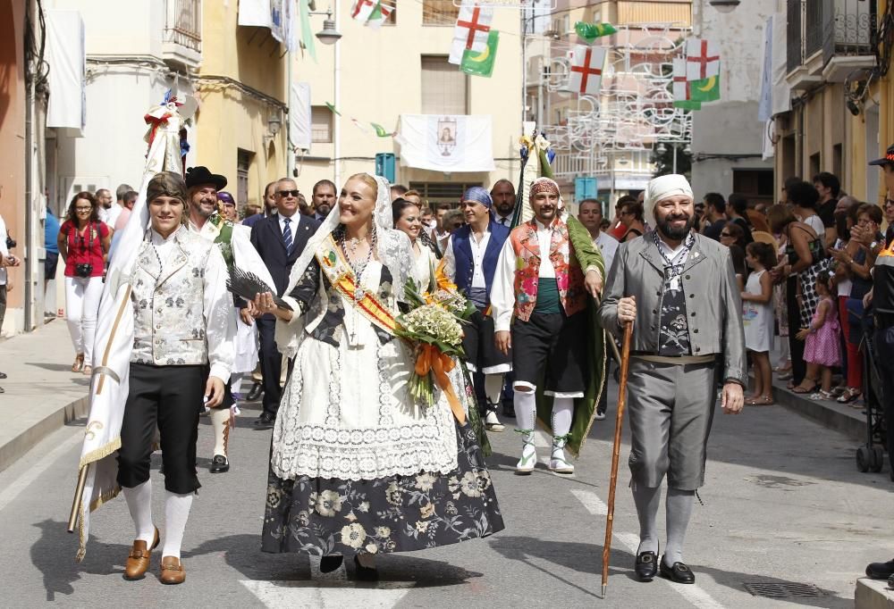 Los festeros de Mutxamel rinden homenaje a su Patrona