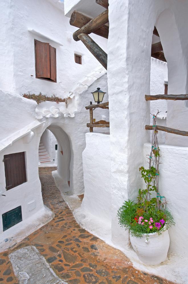 Binibeca calles laberínticas en Menorca