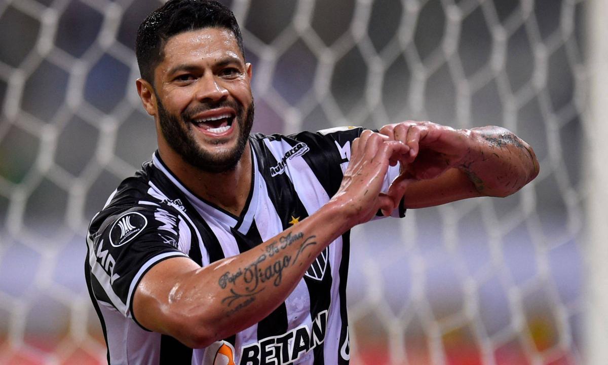 Hulk celebrando un gol