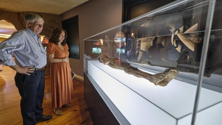 The MUNA exhibits a replica of the Guanche mummy from the National Archaeological Museum of Madrid