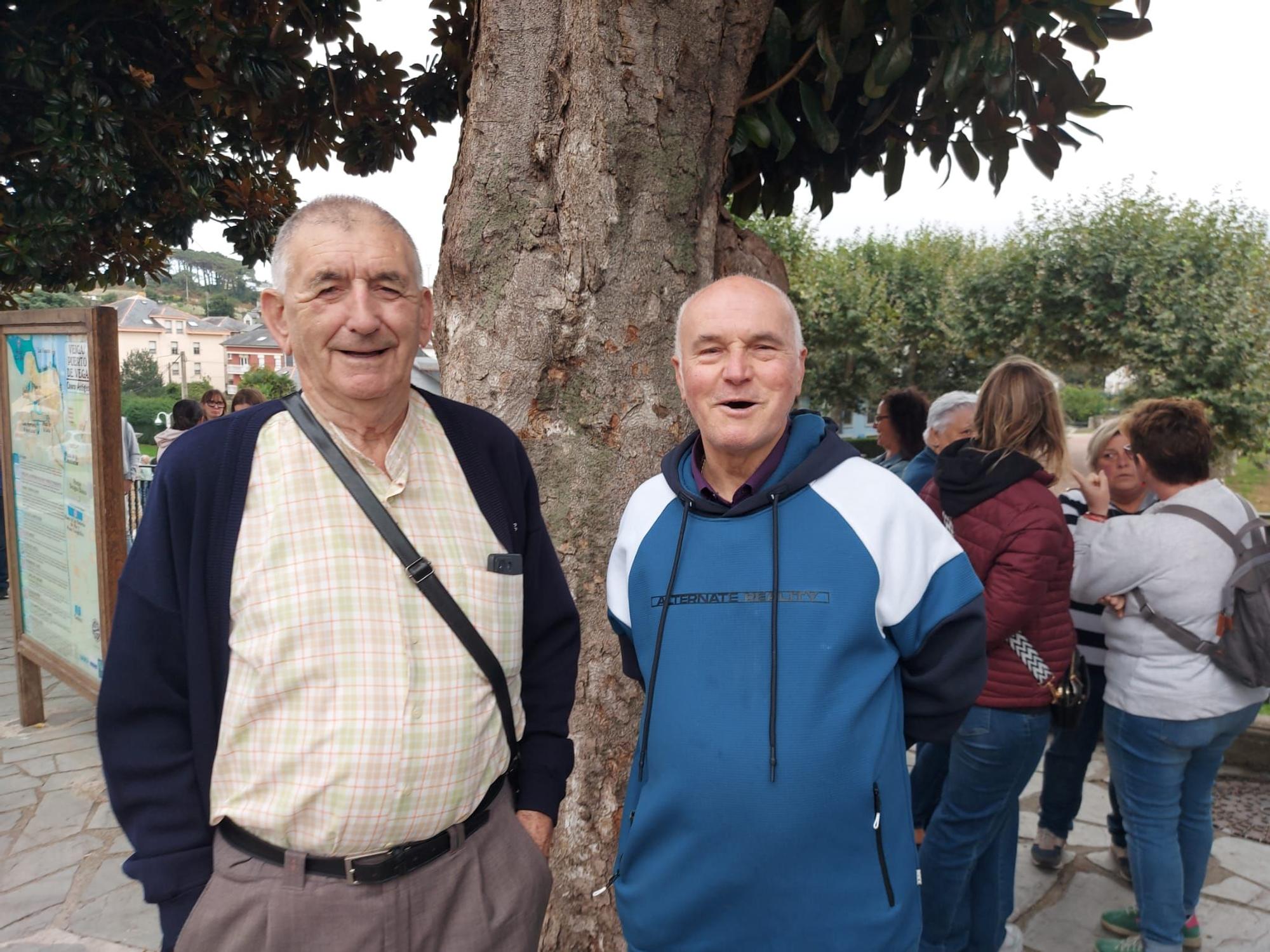 En imágenes: Colas en Puerto de Vega para conseguir una entrada para el partido de la Copa del Rey