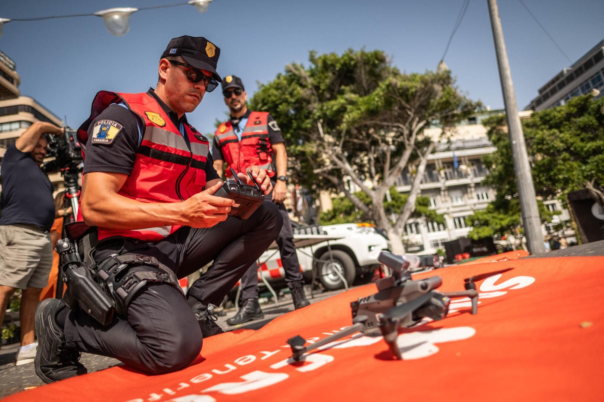 Presentación de los nuevos drones que usarán la Policía Local y Protección Civil de Santa Cruz de Tenerife. 