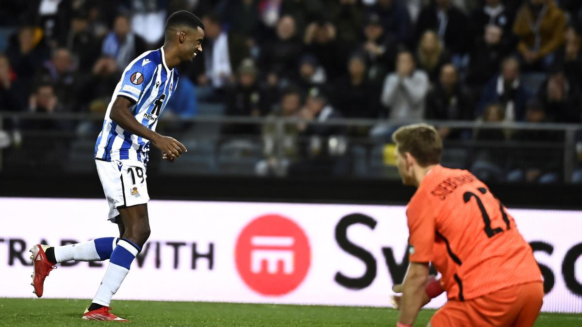 Isak celebra su gol ante el Sturm Graz.