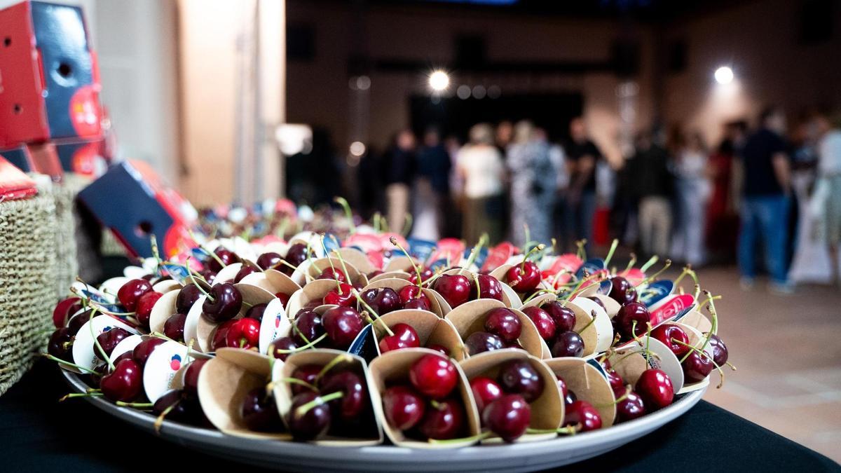 La DOP Cereza del Jerte endulza la gala de los X Premios Turismo Extremadura