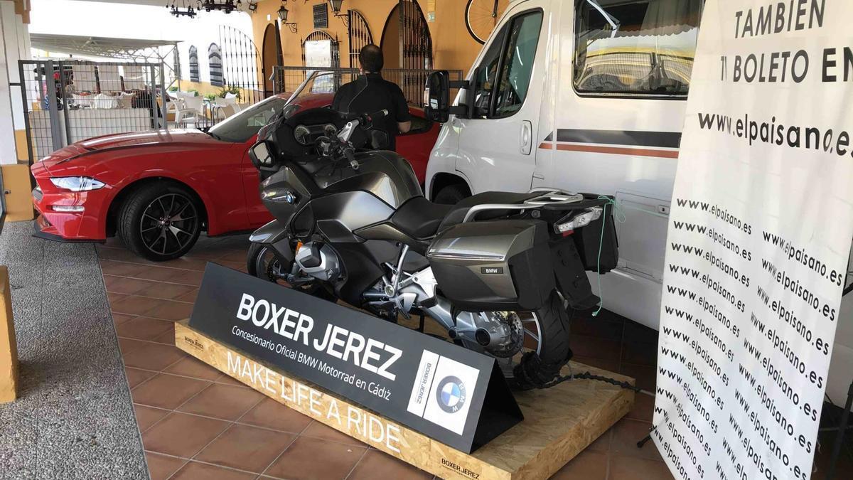 La cesta de Navidad de El Paisano expuesta en su venta.