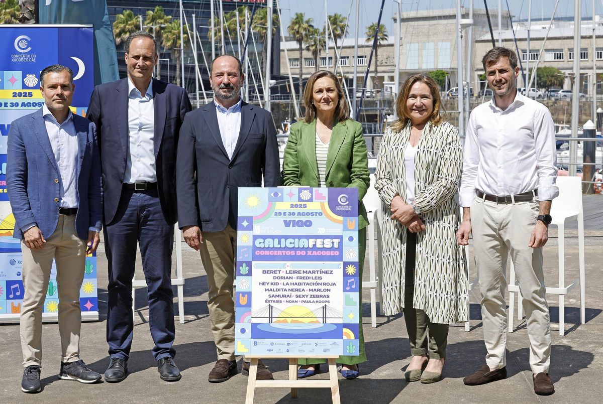 Presentación del festival Galicia Fest en el Paseo de As Avenidas. De izq. a der.: Pérez, Botana, Merelles, Sánchez, Ortiz y Casal