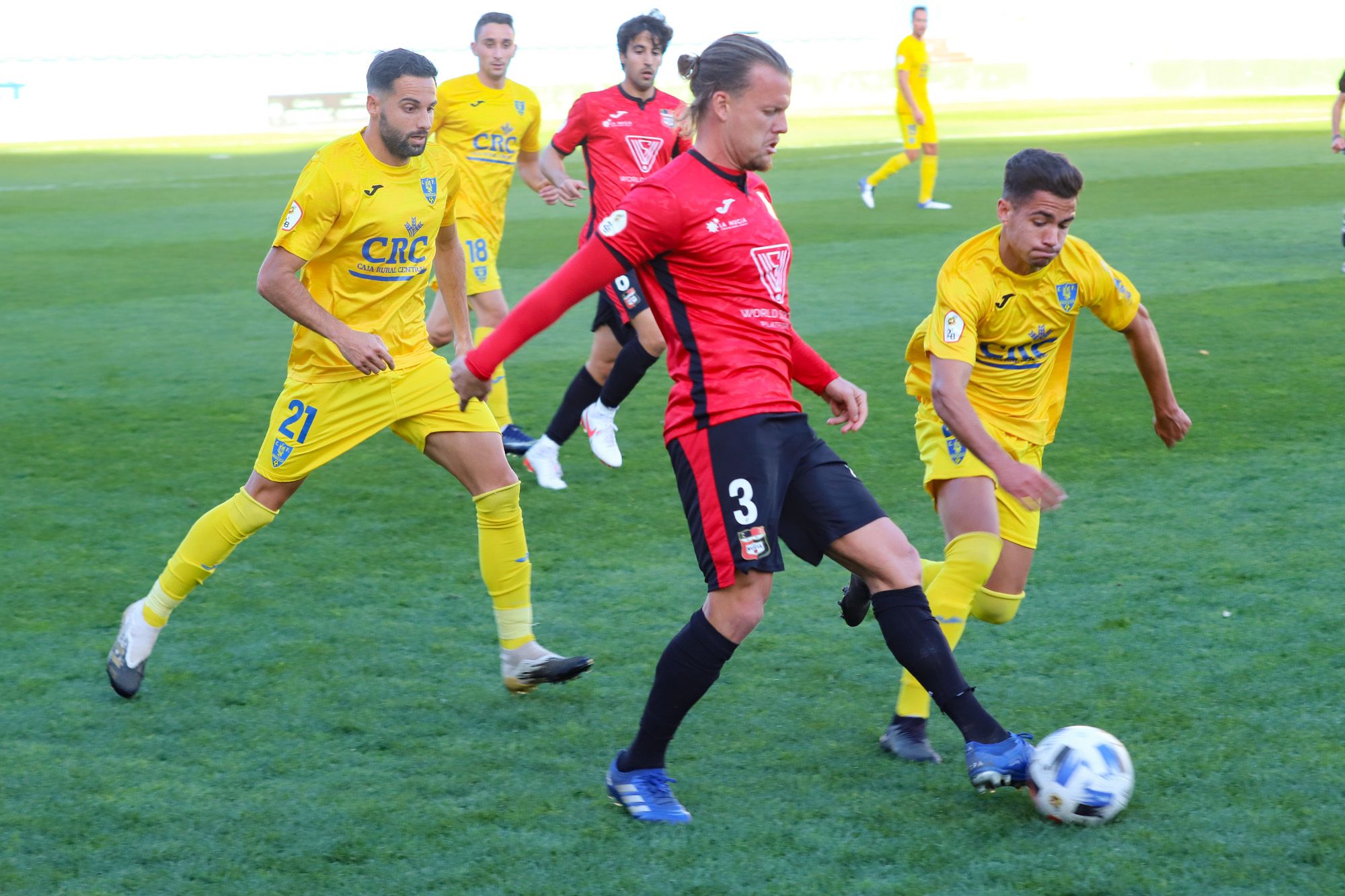 La Nucía sigue en racha y el Orihuela se hunde (1-2)