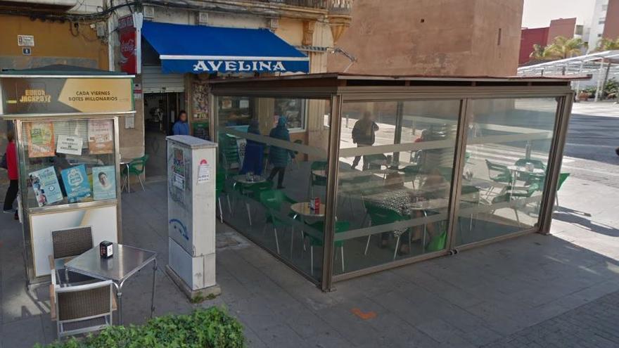 Cafetería Avelina, junto a la Torre
