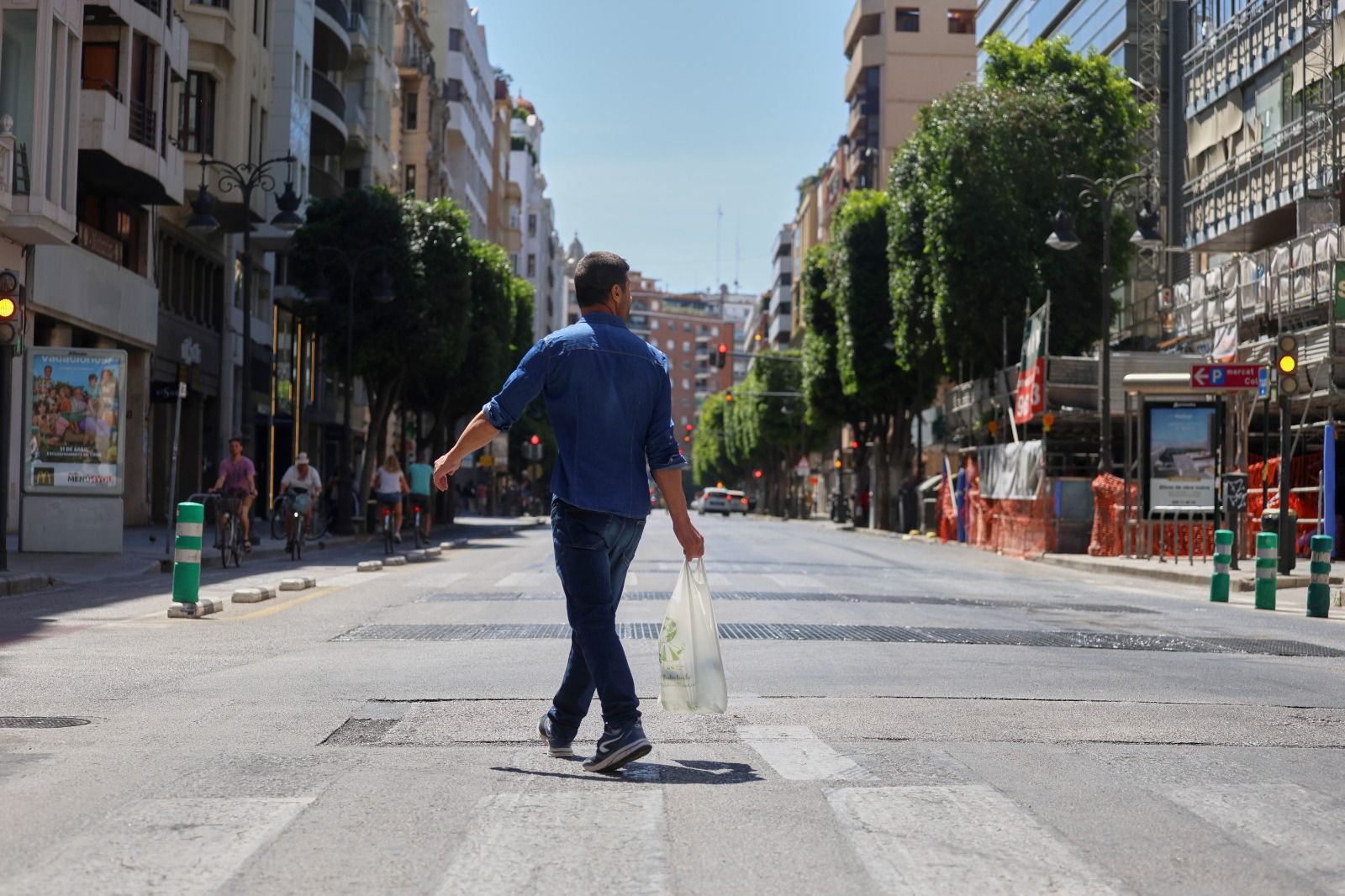 Los comercios de València cerrados durante el cuarto lunes festivo consecutivo en la ciudad